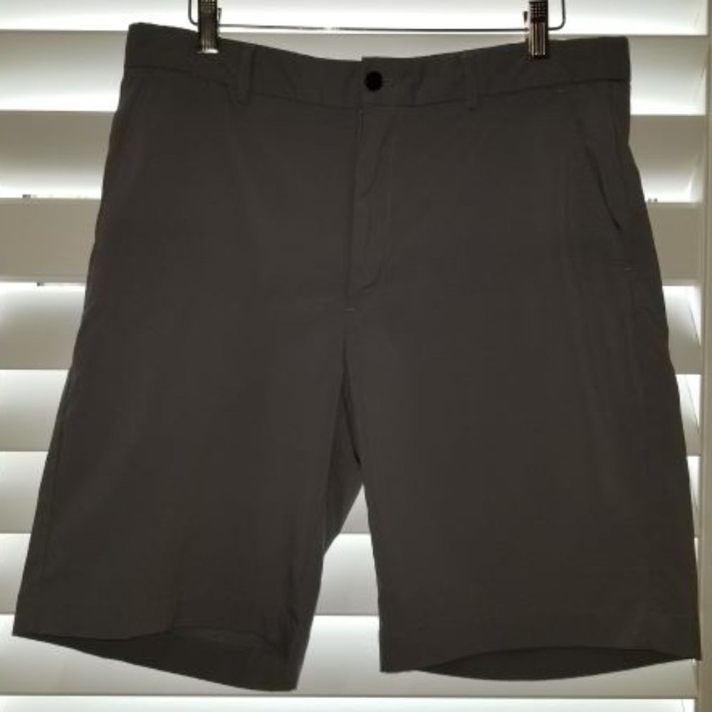 Greg Norman Men's Golf Shorts Size 36